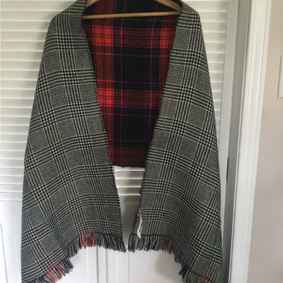 Joe Fresh Reversible Winter Scarf/Wrap - Picture 4 of 6